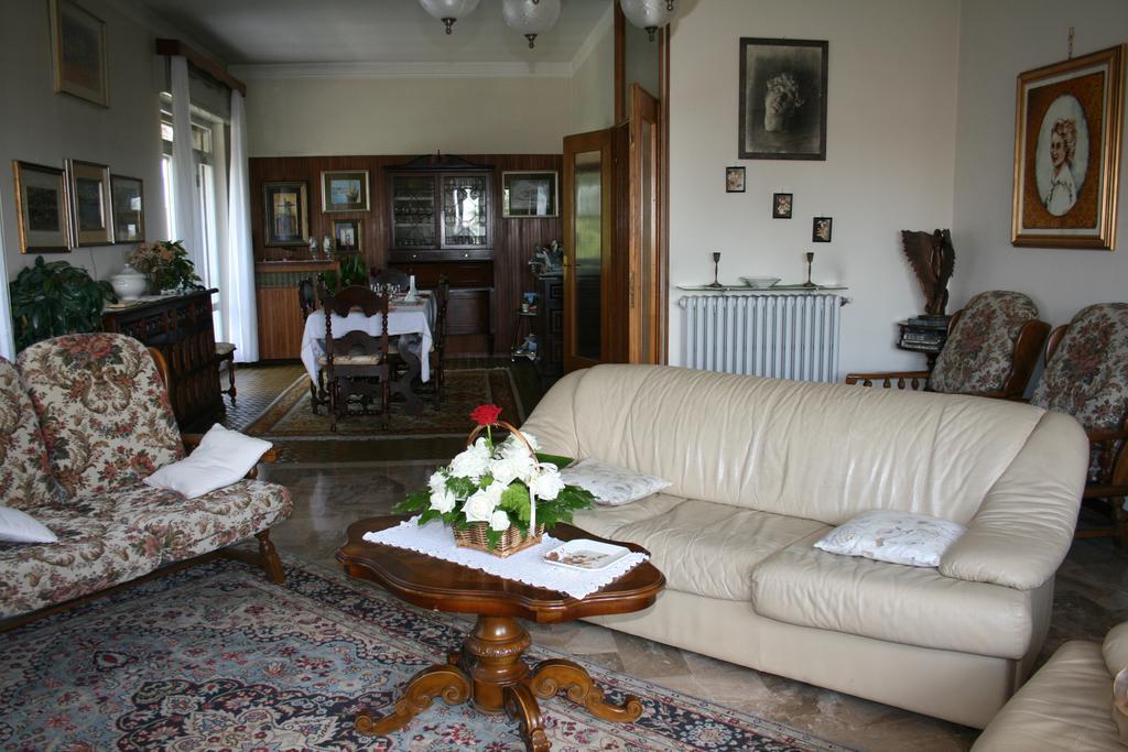 B&B Il Glicine Bedizzole Exteriör bild