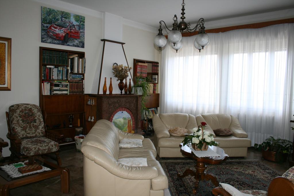 B&B Il Glicine Bedizzole Exteriör bild