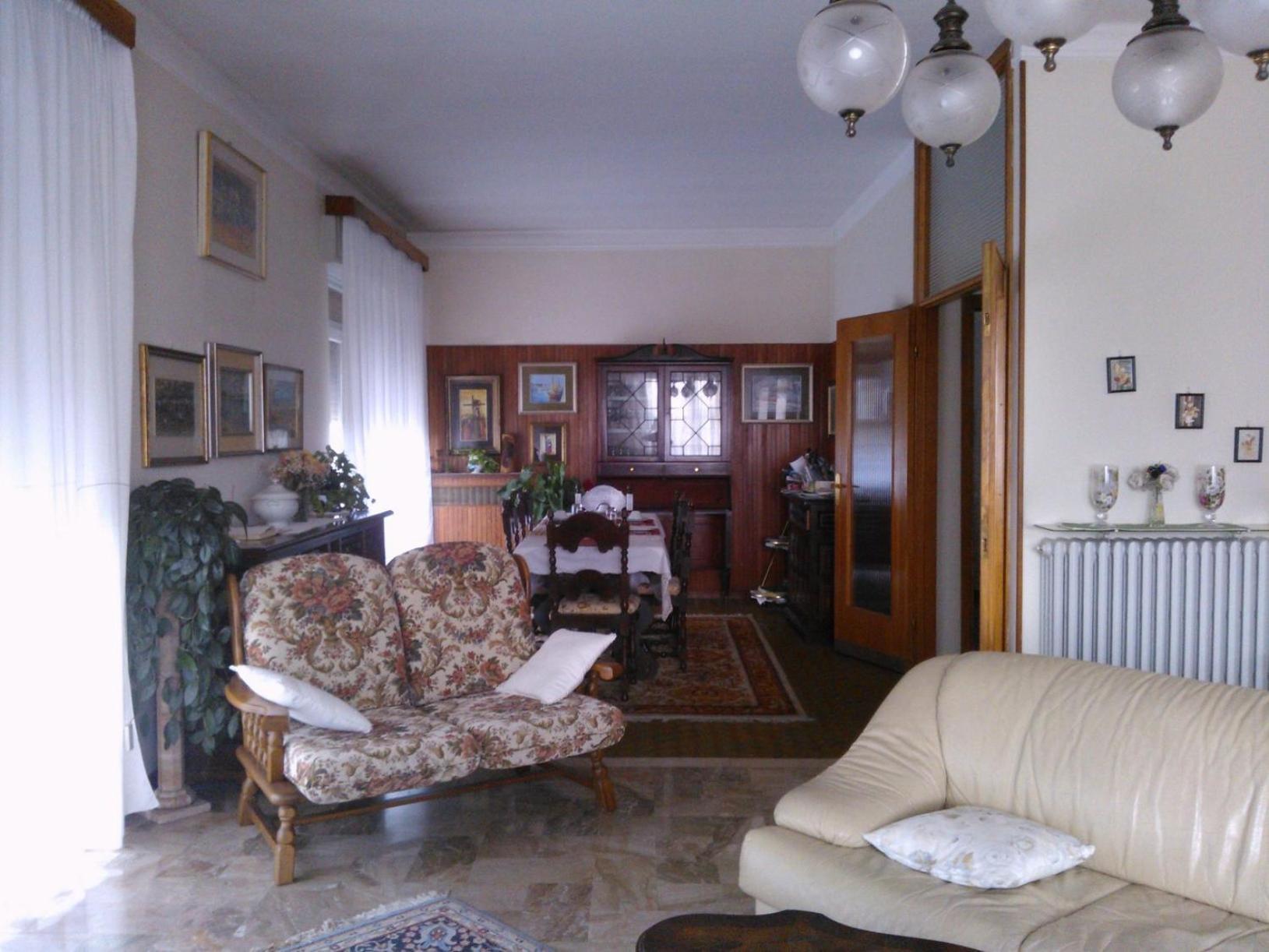 B&B Il Glicine Bedizzole Exteriör bild