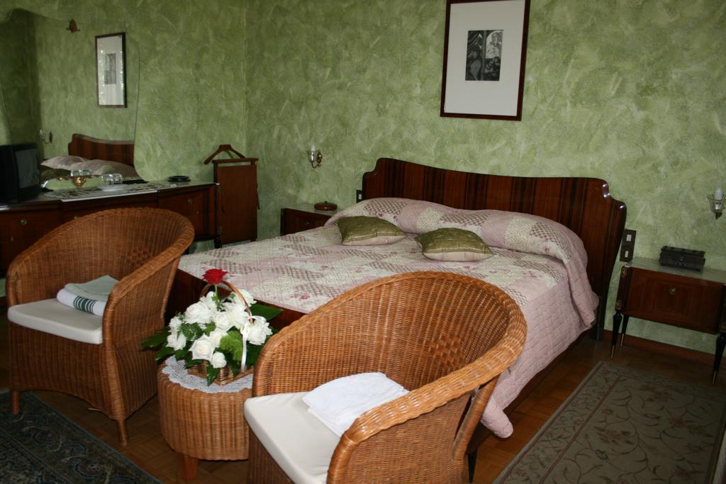 B&B Il Glicine Bedizzole Exteriör bild