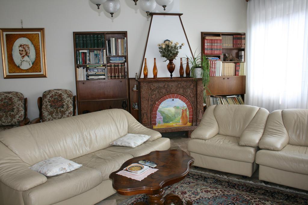 B&B Il Glicine Bedizzole Exteriör bild