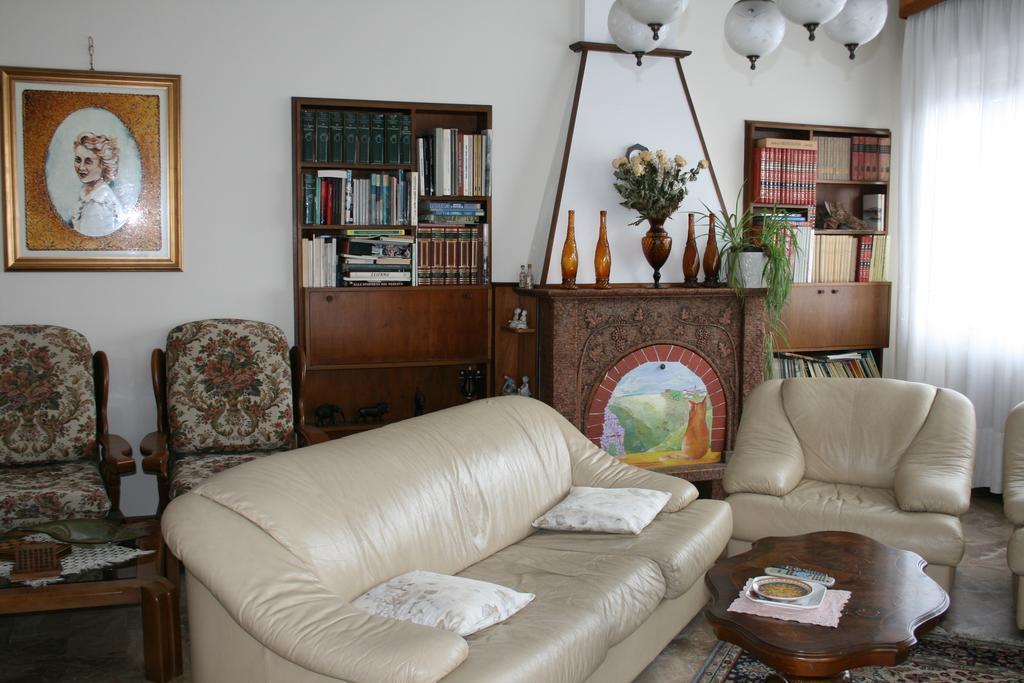 B&B Il Glicine Bedizzole Exteriör bild