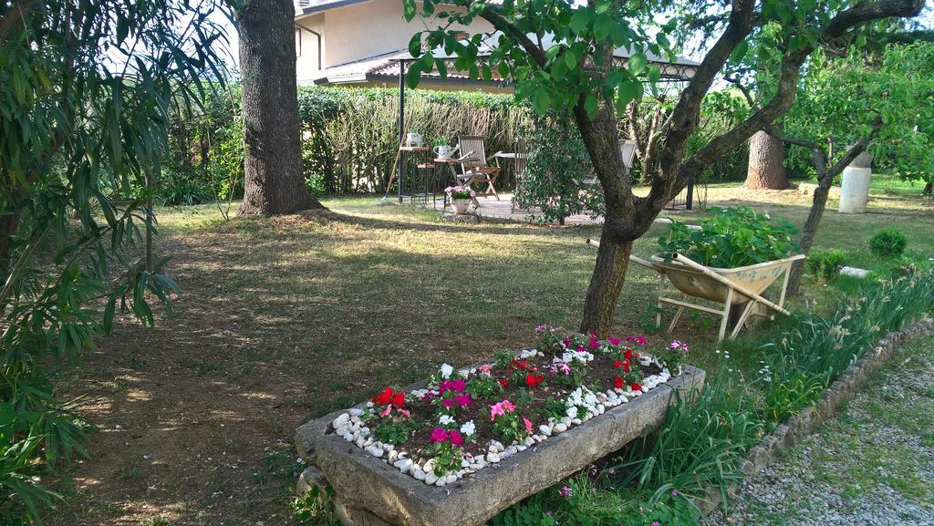 B&B Il Glicine Bedizzole Exteriör bild