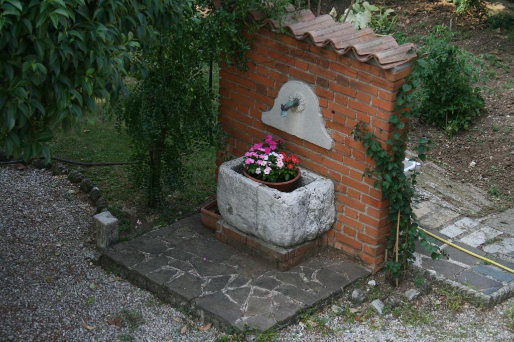B&B Il Glicine Bedizzole Exteriör bild